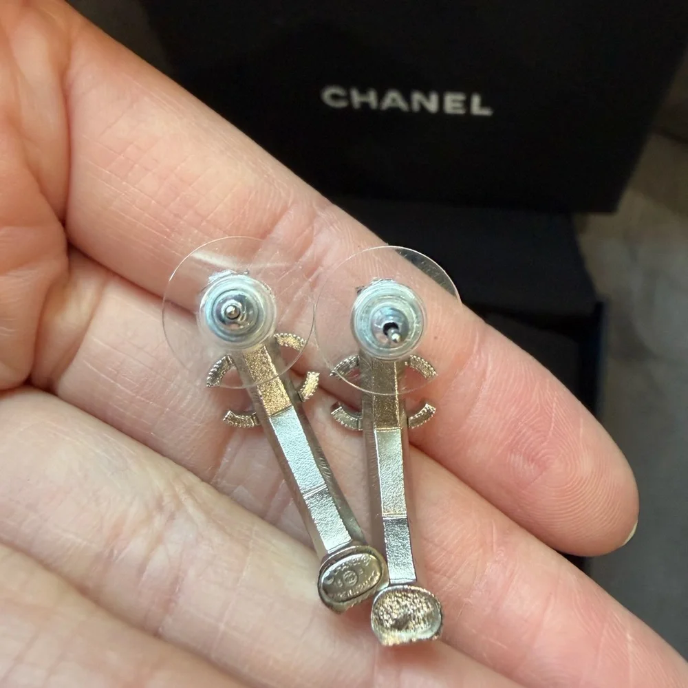 CHANEL Strass Silver Crystal Stud Earrings with box - Picture 4 of 11